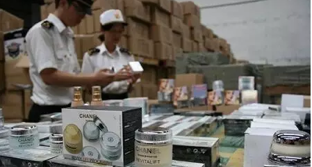 防伪商标不防伪,假冒商品涌入市场,天津人你可要擦亮眼 防伪商标不防伪,假冒商品涌入市场,天津人你可要擦亮眼