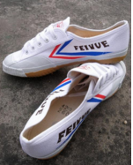 濒临绝境的飞跃鞋 在国外商标被法国人抢注 如今可用“凄凉”来形容 濒临绝境的飞跃鞋 在国外商标被法国人抢注 如今可用“凄凉”来形容