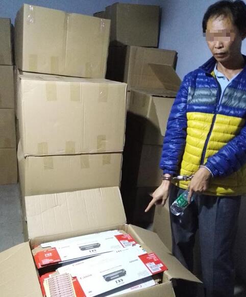 成都通报特大非法制售注册商标标识案 案值超千万 成都通报特大非法制售注册商标标识案 案值超千万