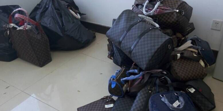 烟台查获百余件LV商标侵权商品 多为女士手包和钱包 烟台查获百余件LV商标侵权商品 多为女士手包和钱包