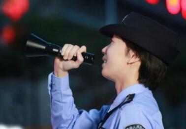 无锡民警研发多功能警示棒，获国家专利