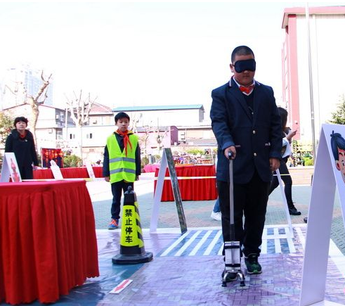 济南小学生发明盲人“智能拐杖”获发明专利 济南小学生发明盲人“智能拐杖”获发明专利