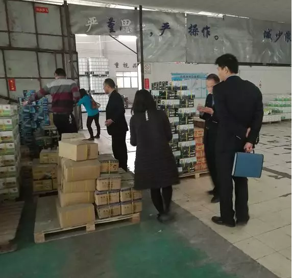 勒流查处一批假冒五金“凤铝”商标配件