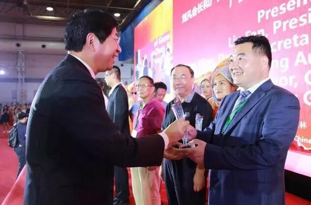 刘强东的这枚注册商标让老对手国美电器傻眼！