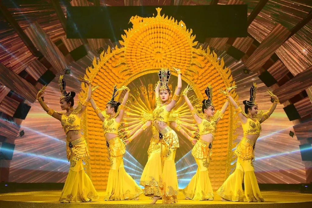 国民闺女关晓彤上热搜,原因是被被残疾人艺术团点名侵权 国民闺女关晓彤上热搜,原因是被被残疾人艺术团点名侵权