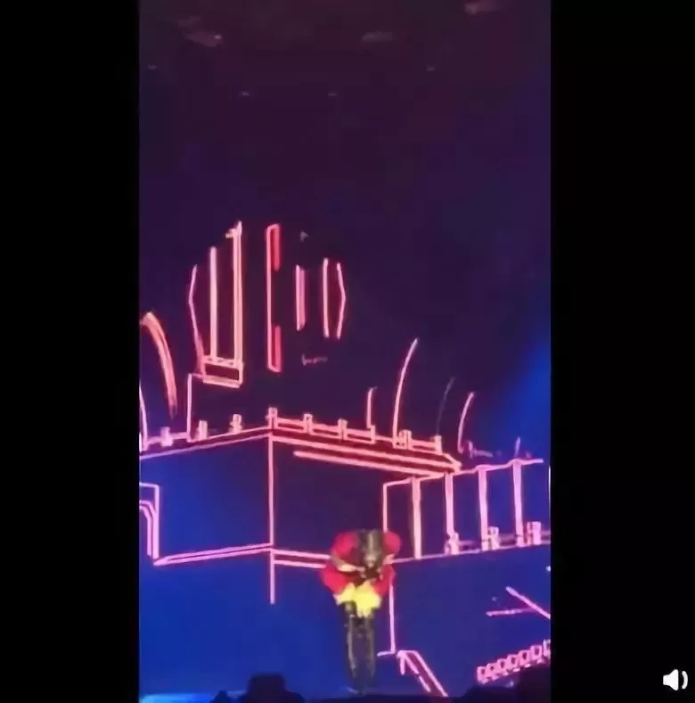 邓紫棋解约事件一波三折,前脚刚道完歉,后脚连名字也被人抢走了! 邓紫棋解约事件一波三折,前脚刚道完歉,后脚连名字也被人抢走了!