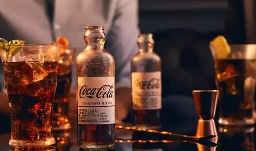 可口可乐要出酒了，有四种口味！看这设计，太