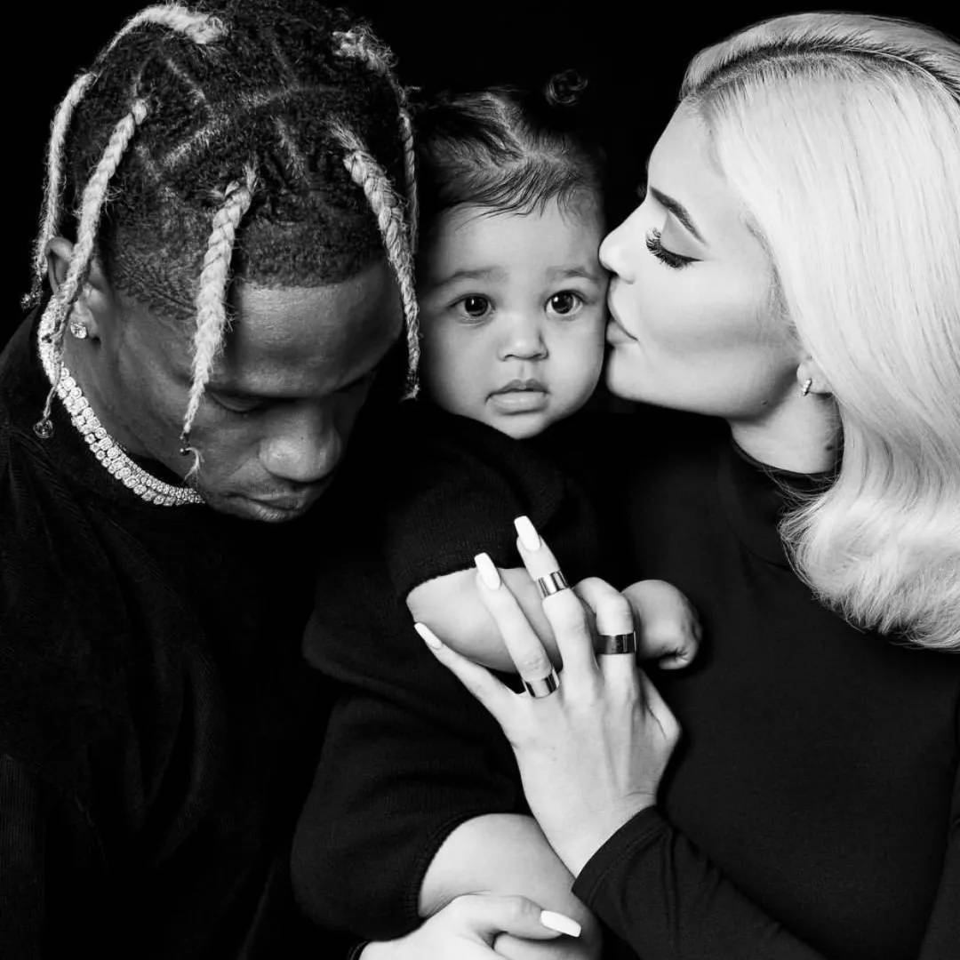 一岁开兰博基尼、LV随便玩，亿万富婆宠上天的孩